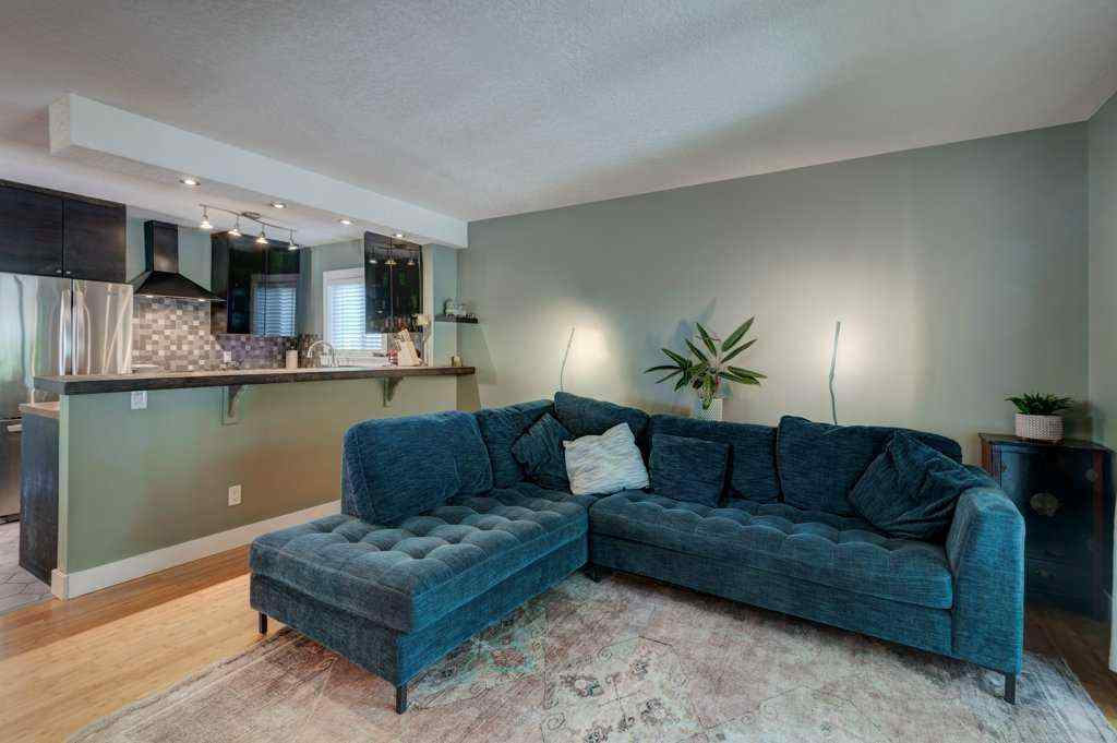 MLS® A2256693 - 39 Shawglen Place SW in Shawnessy Calgary, Residential
