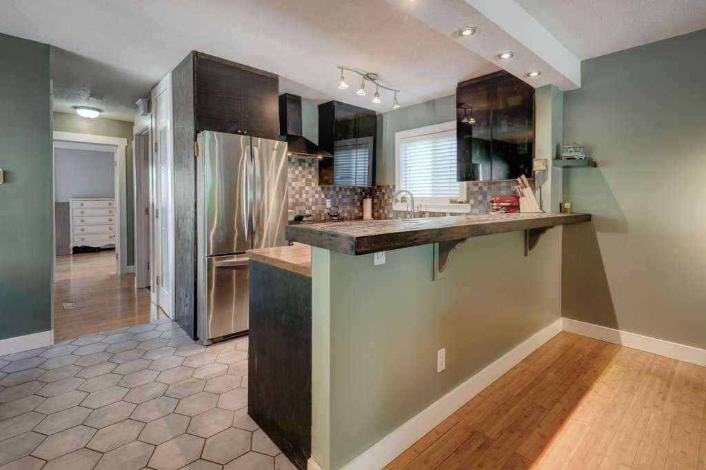 MLS® A2256693 - 39 Shawglen Place SW in Shawnessy Calgary, Residential