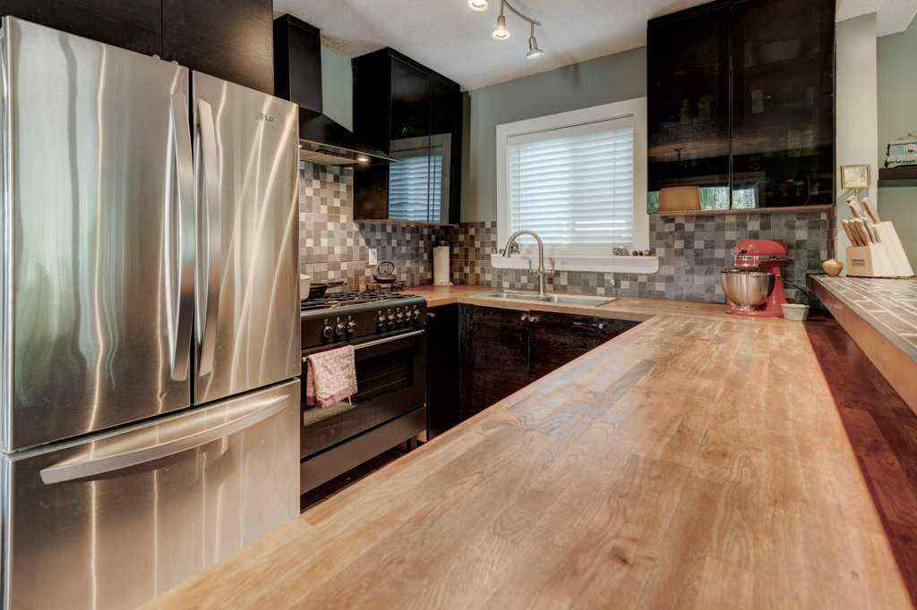 MLS® A2256693 - 39 Shawglen Place SW in Shawnessy Calgary, Residential