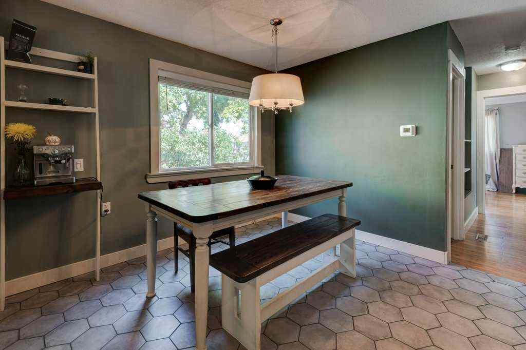 MLS® A2256693 - 39 Shawglen Place SW in Shawnessy Calgary, Residential