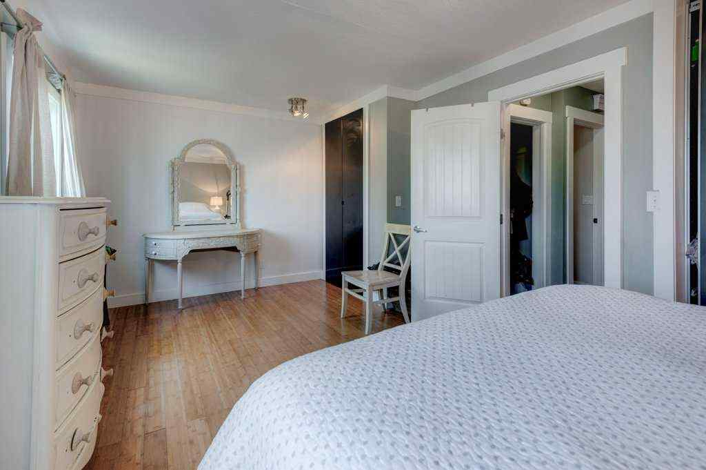 MLS® A2256693 - 39 Shawglen Place SW in Shawnessy Calgary, Residential
