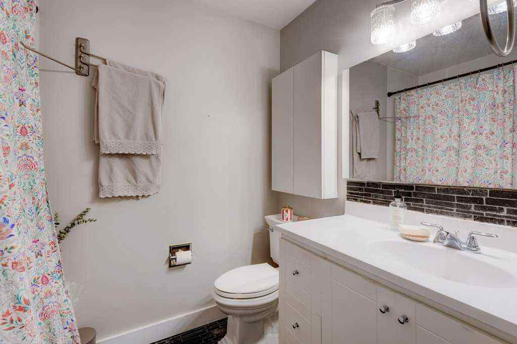MLS® A2256693 - 39 Shawglen Place SW in Shawnessy Calgary, Residential