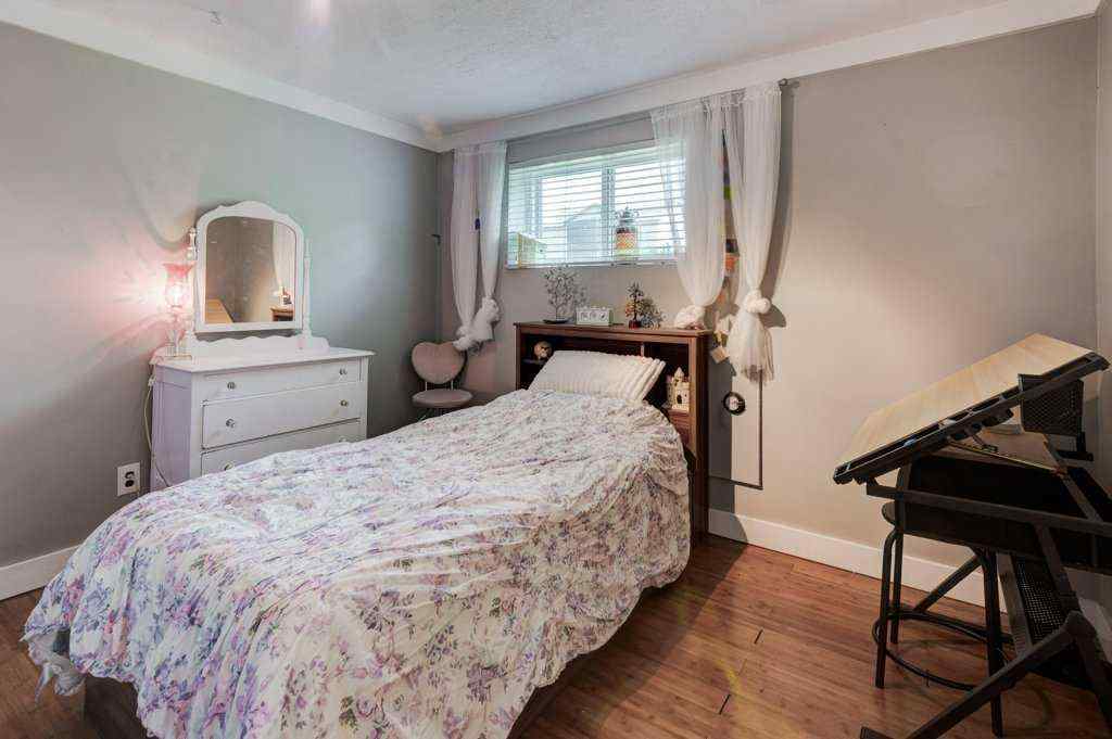 MLS® A2256693 - 39 Shawglen Place SW in Shawnessy Calgary, Residential