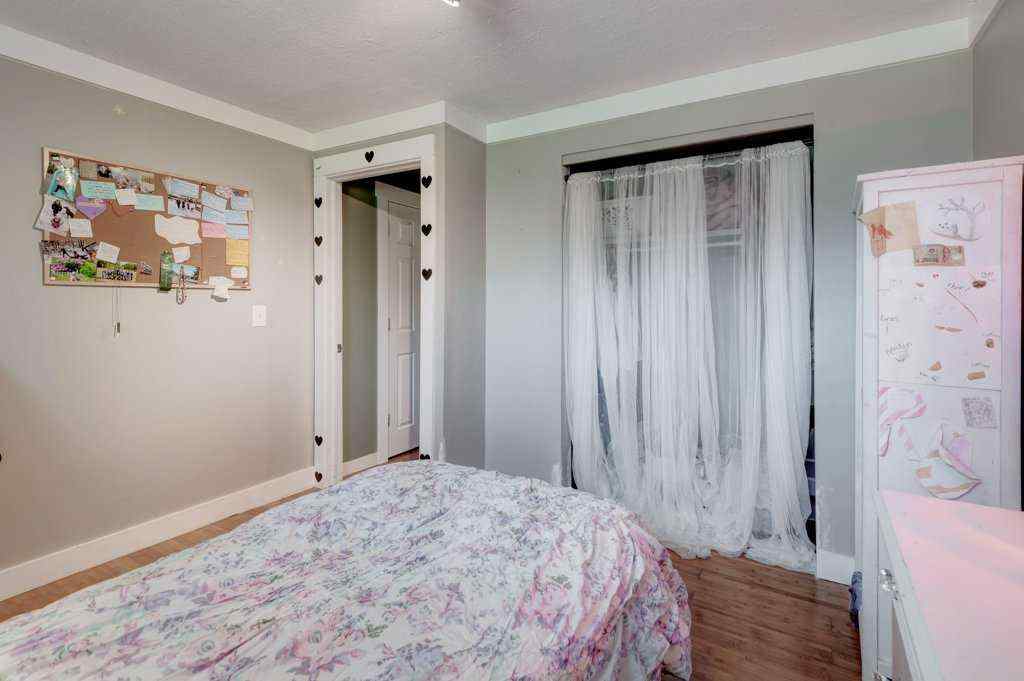 MLS® A2256693 - 39 Shawglen Place SW in Shawnessy Calgary, Residential