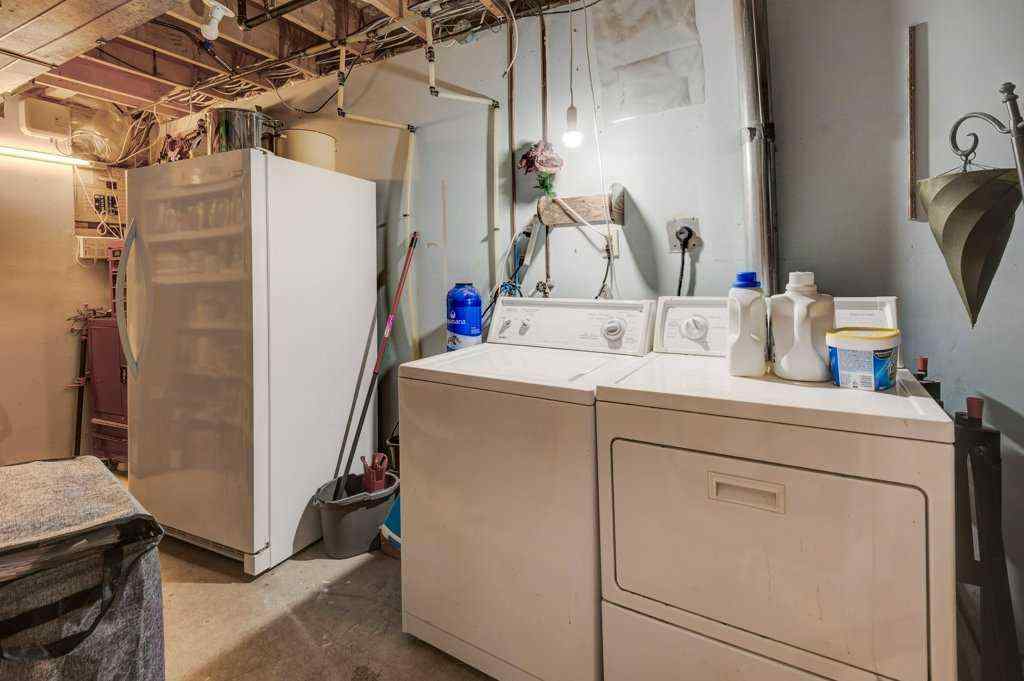 MLS® A2256693 - 39 Shawglen Place SW in Shawnessy Calgary, Residential