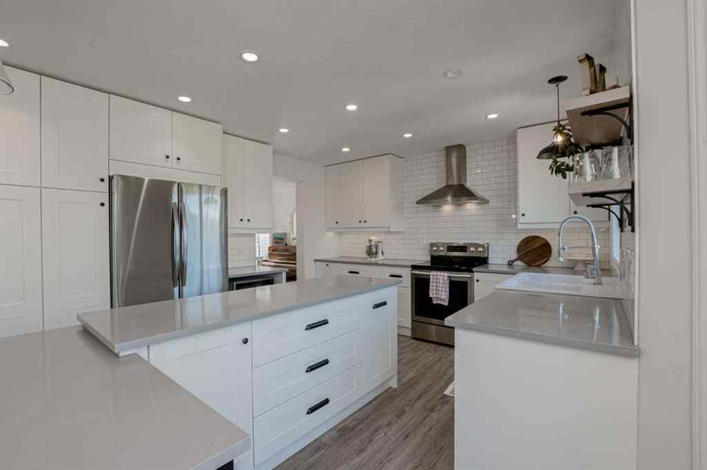 MLS® A2256701 - 11828 89B Street  in Crystal Lake Estates Grande Prairie, Residential