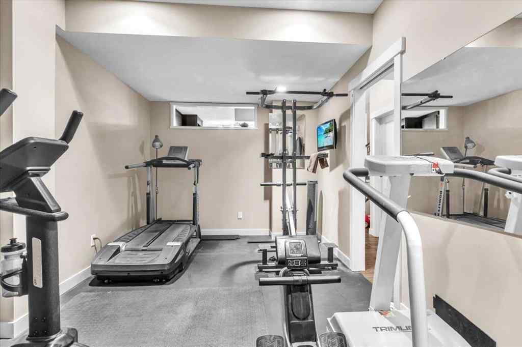 MLS® A2256708 - 231 26 Avenue NW in Tuxedo Park Calgary, Residential