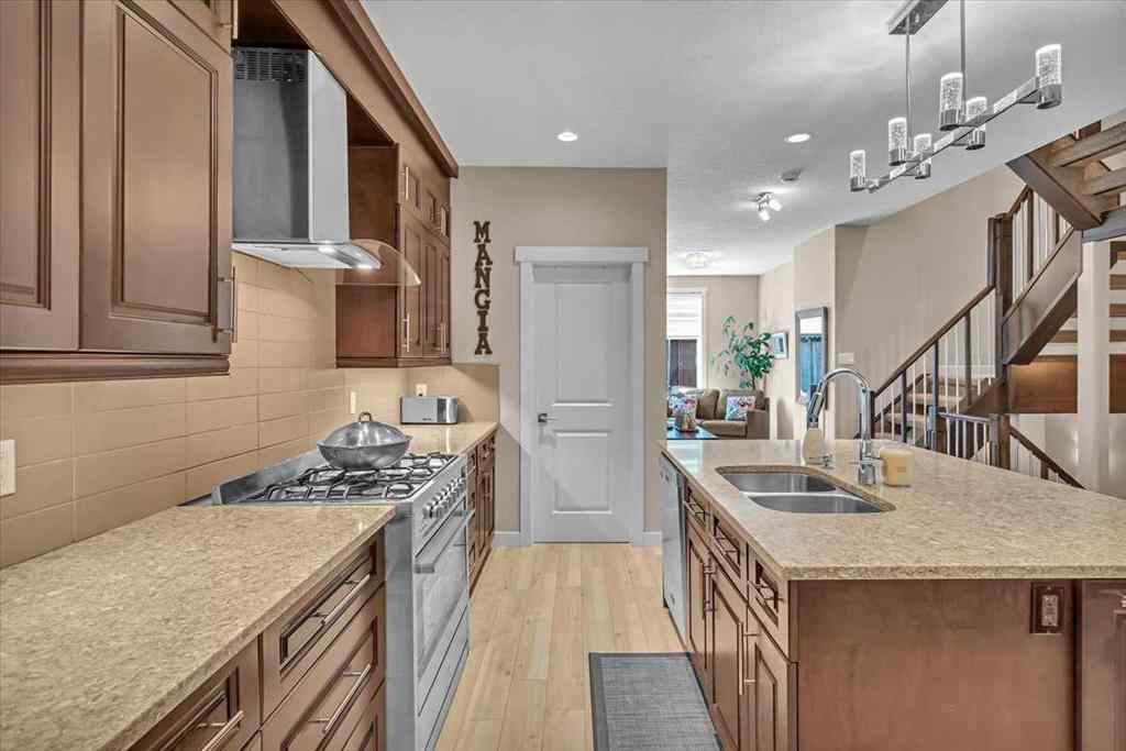 MLS® A2256708 - 231 26 Avenue NW in Tuxedo Park Calgary, Residential