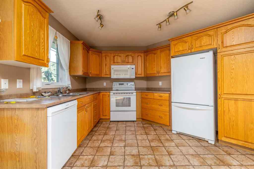 MLS® A2256710 - 5908 24 Street Close S in Lakeside Lloydminster, Residential