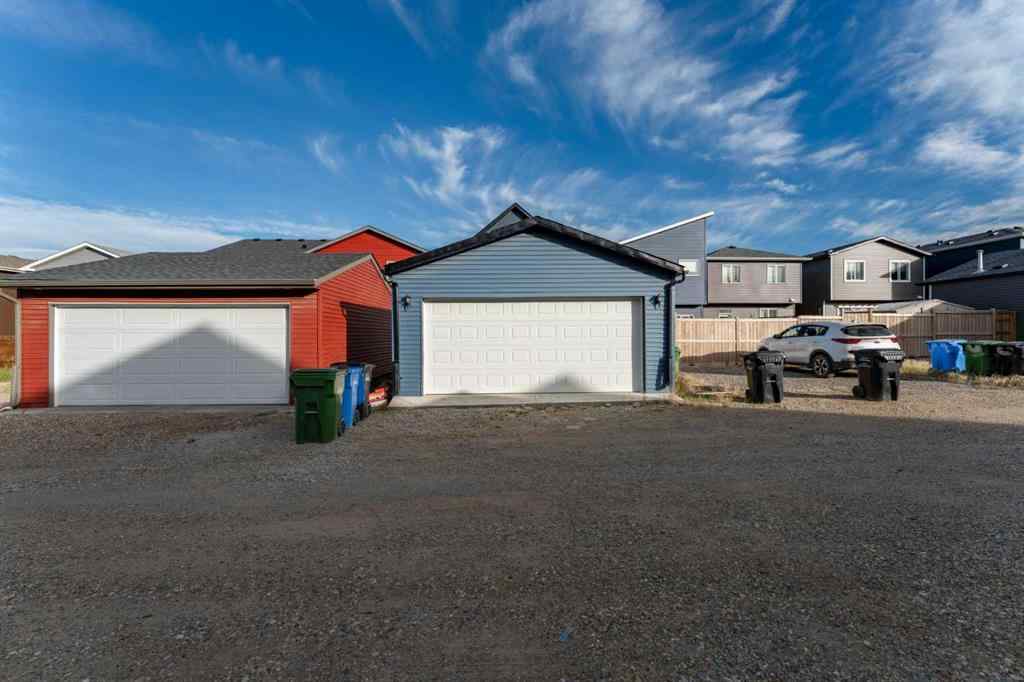 MLS® A2256711 - 672 Livingston Way NE in Livingston Calgary, Residential