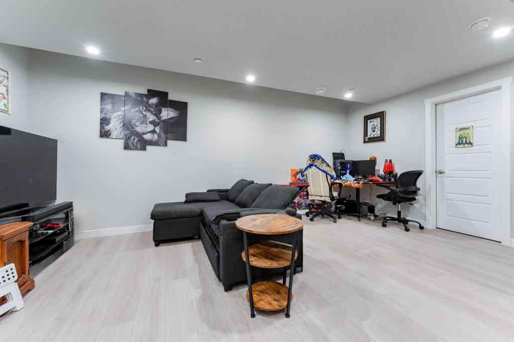 MLS® A2256711 - 672 Livingston Way NE in Livingston Calgary, Residential
