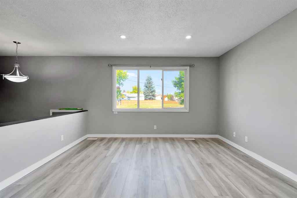 MLS® A2256712 - 224 Pensville Close SE in Penbrooke Meadows Calgary, Residential
