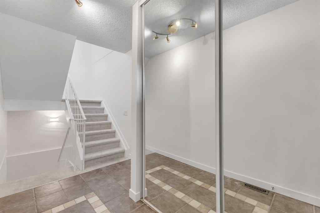 MLS® A2256714 - Unit #14 200 Shawnessy Drive SW in Shawnessy Calgary, Residential