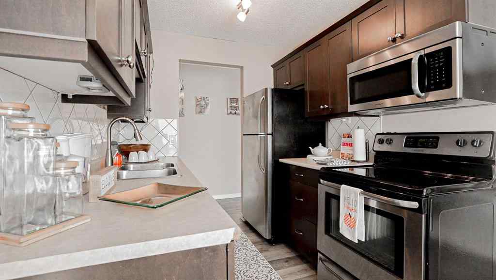 MLS® A2256732 - Unit #201 2987 Dunmore Road SE in Crestwood-Norwood Medicine Hat, Residential