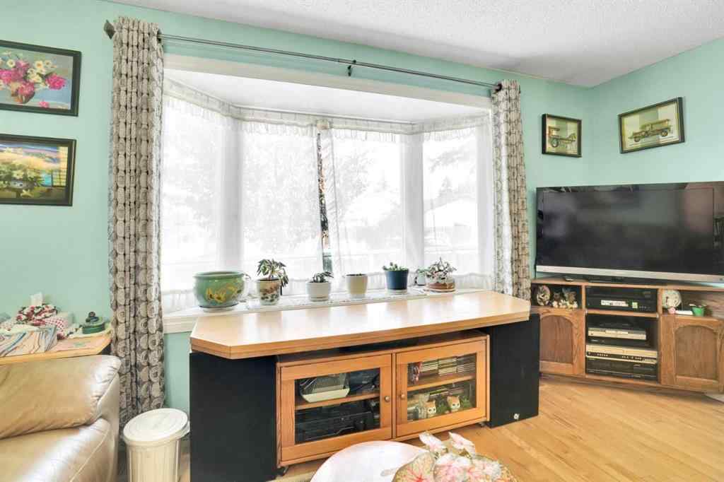 MLS® A2256736 - 13 Falworth Way NE in Falconridge Calgary, Residential