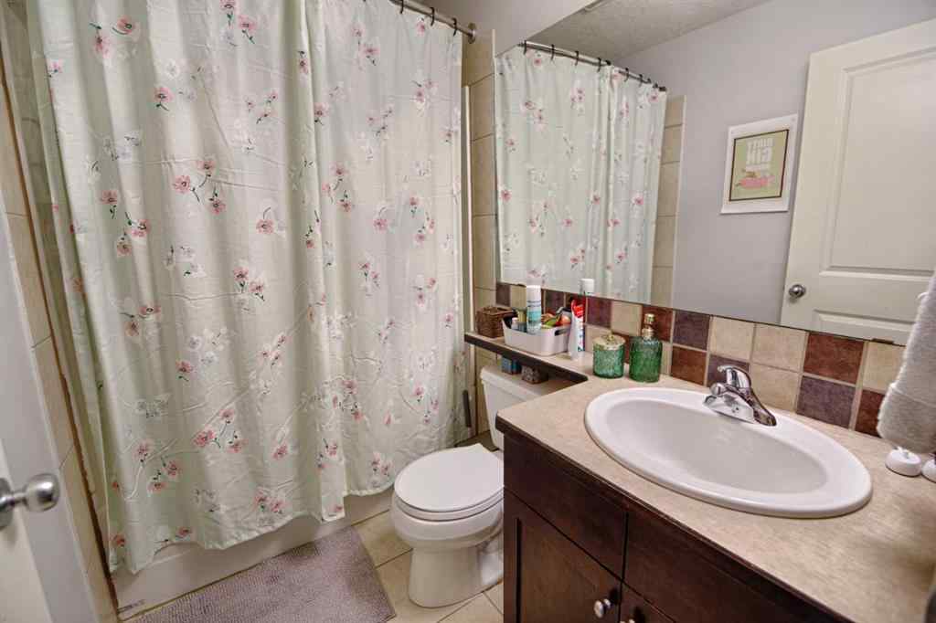 MLS® A2256744 - 212 Tartan Circle W in West Highlands Lethbridge, Residential