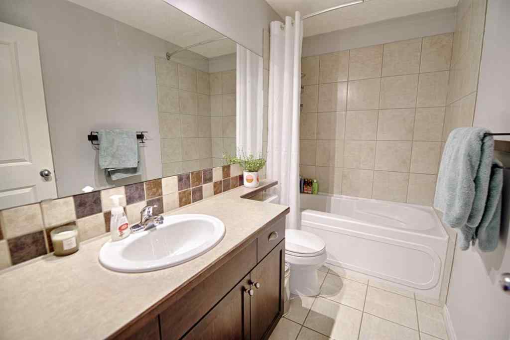 MLS® A2256744 - 212 Tartan Circle W in West Highlands Lethbridge, Residential