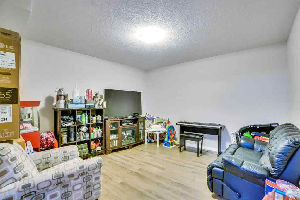 MLS® A2256749 - 19 Hillcrest Link SW in Hillcrest Airdrie, Residential