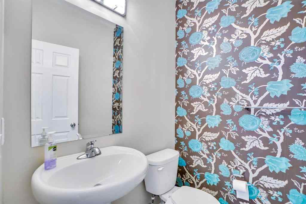MLS® A2256749 - 19 Hillcrest Link SW in Hillcrest Airdrie, Residential