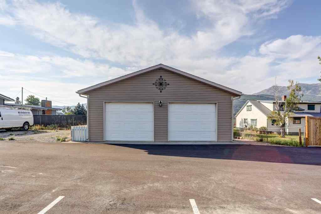 MLS® A2256759 - 2134 214 Street  in NONE Bellevue, Residential