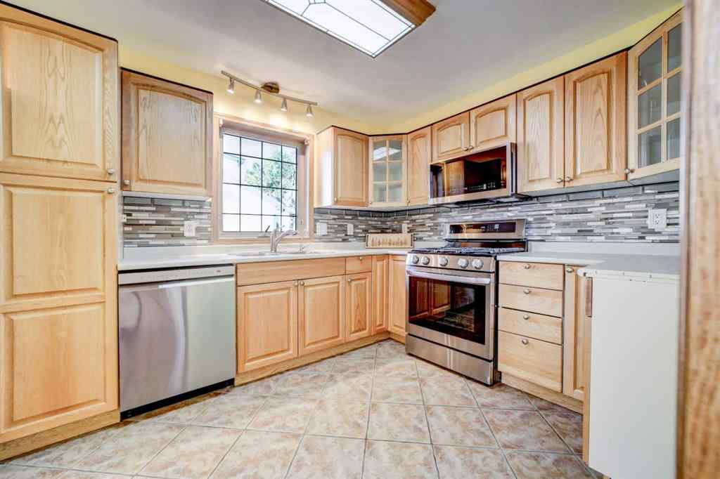 MLS® A2256759 - 2134 214 Street  in NONE Bellevue, Residential