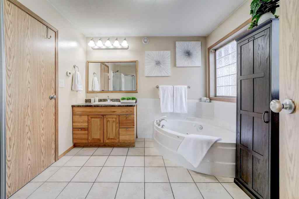 MLS® A2256759 - 2134 214 Street  in NONE Bellevue, Residential