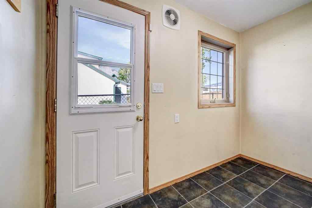 MLS® A2256759 - 2134 214 Street  in NONE Bellevue, Residential