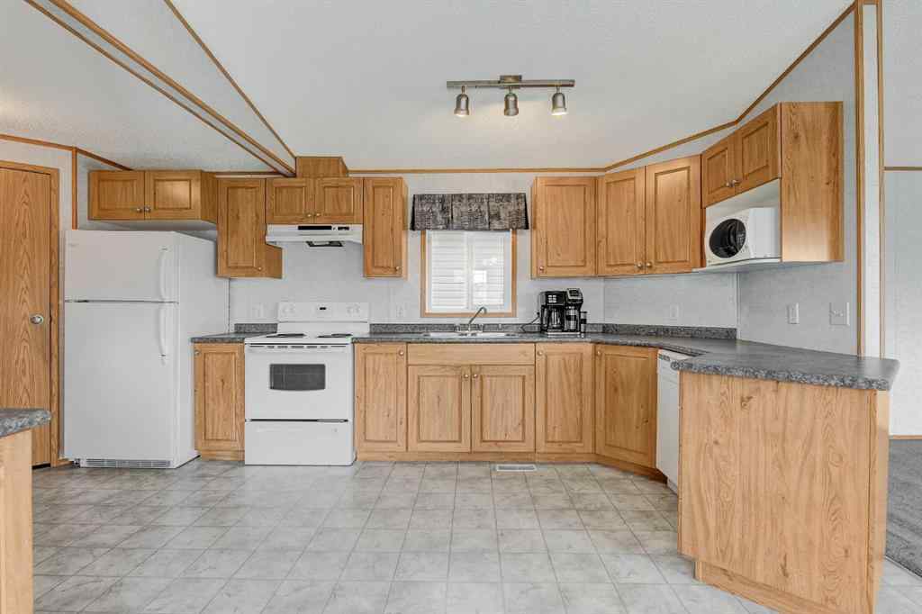 MLS® A2256765 - 9521 111 Avenue  in N/A Clairmont, Residential