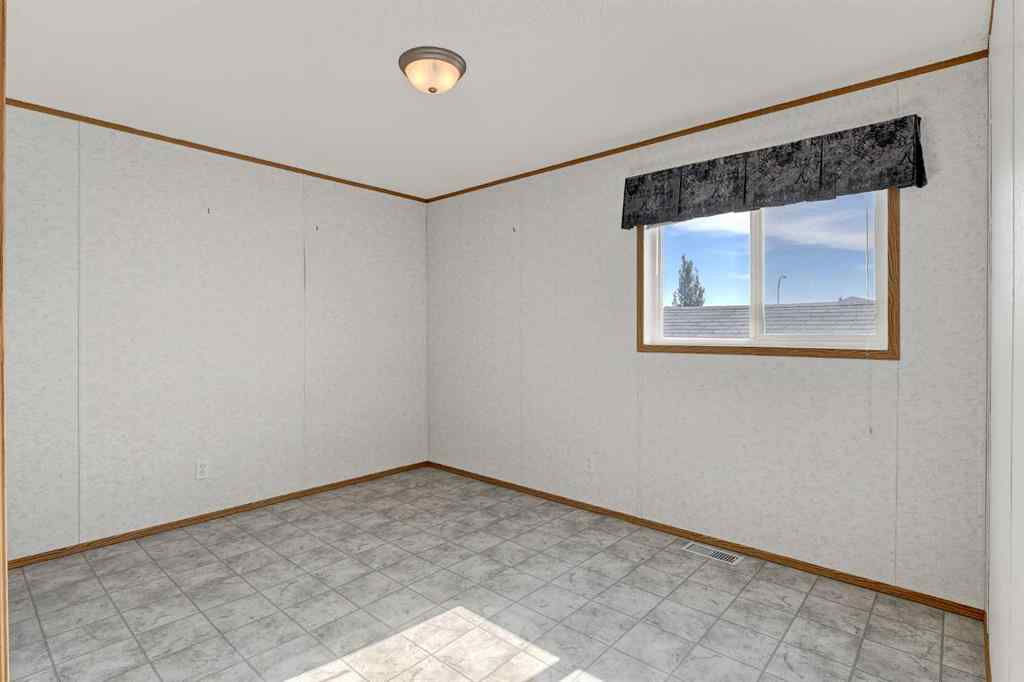 MLS® A2256765 - 9521 111 Avenue  in N/A Clairmont, Residential