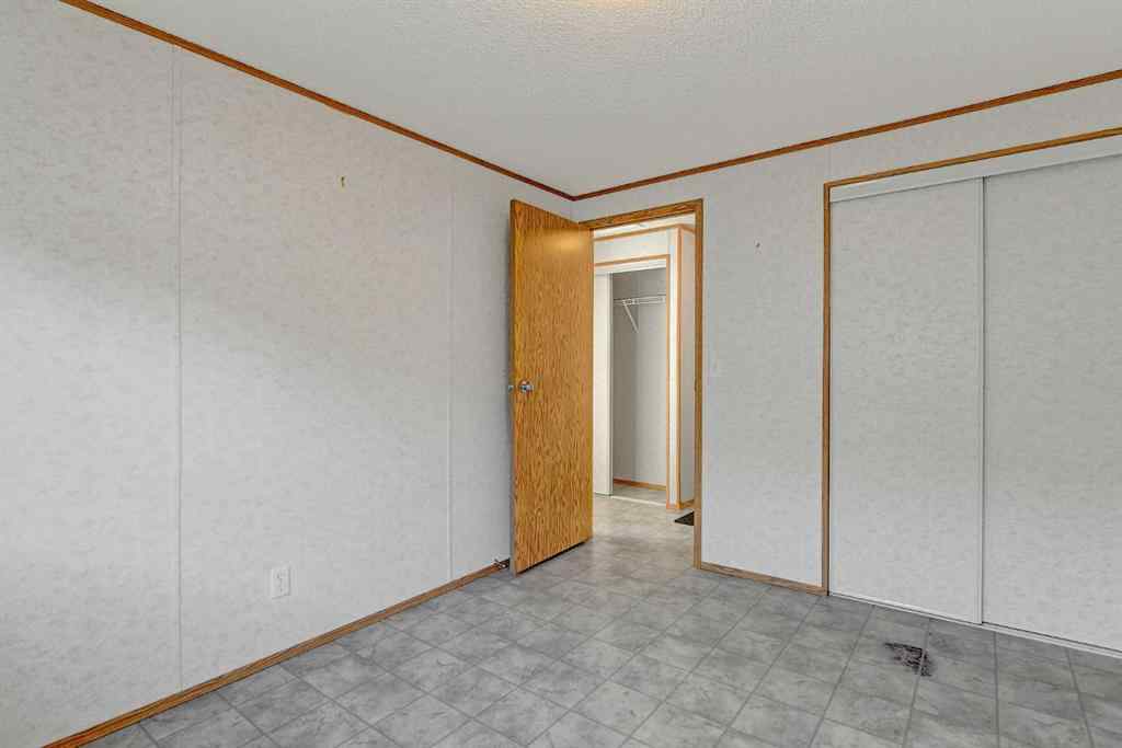 MLS® A2256765 - 9521 111 Avenue  in N/A Clairmont, Residential