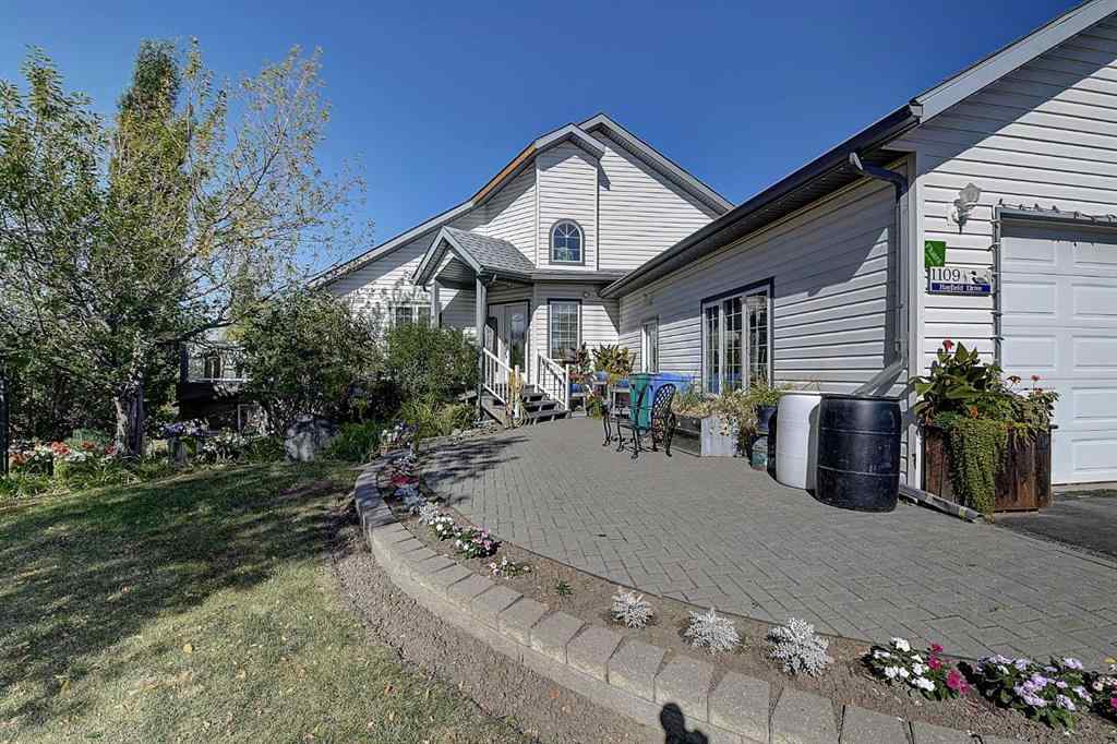 MLS® A2256772 - 1109 Hayfield Drive  in NONE Beaverlodge, Residential