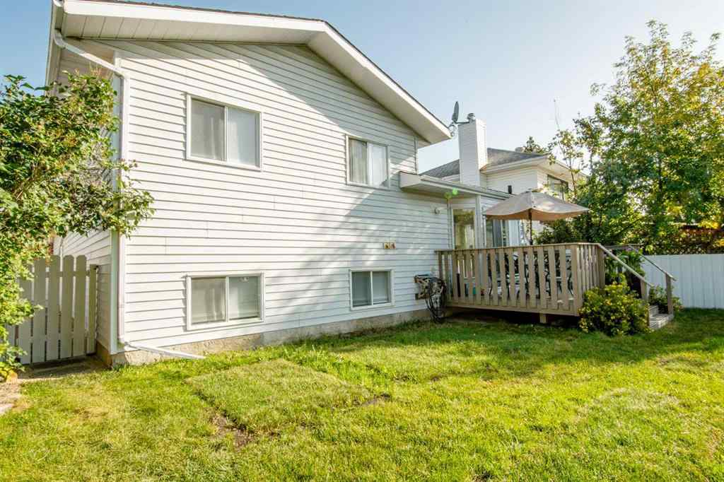 MLS® A2256786 - 9505 63 Avenue  in Country Club Estates Grande Prairie, Residential