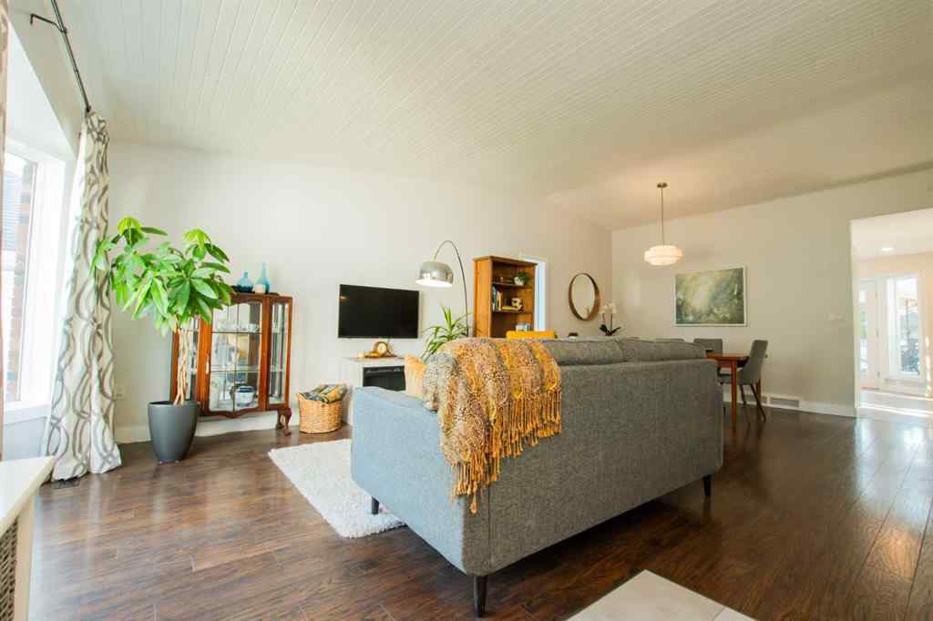 MLS® A2256786 - 9505 63 Avenue  in Country Club Estates Grande Prairie, Residential