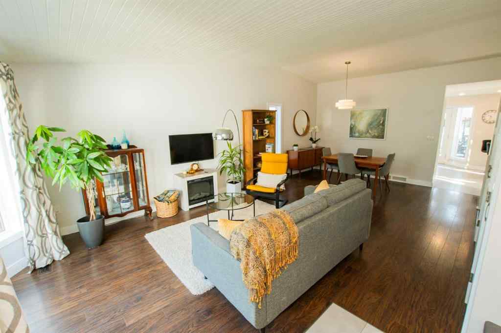 MLS® A2256786 - 9505 63 Avenue  in Country Club Estates Grande Prairie, Residential
