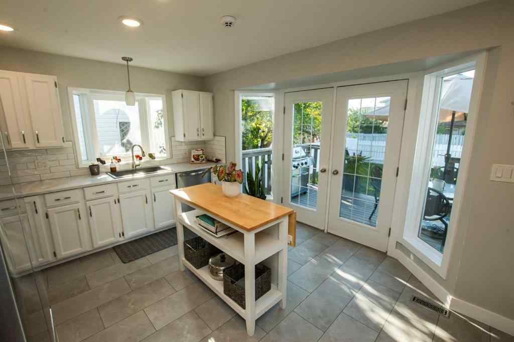 MLS® A2256786 - 9505 63 Avenue  in Country Club Estates Grande Prairie, Residential