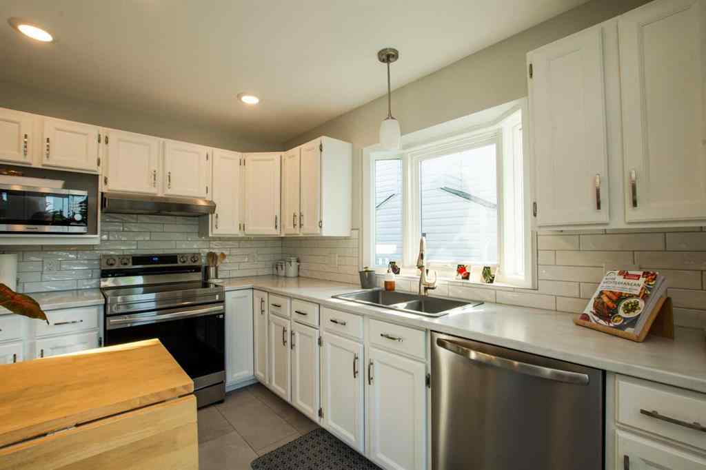 MLS® A2256786 - 9505 63 Avenue  in Country Club Estates Grande Prairie, Residential