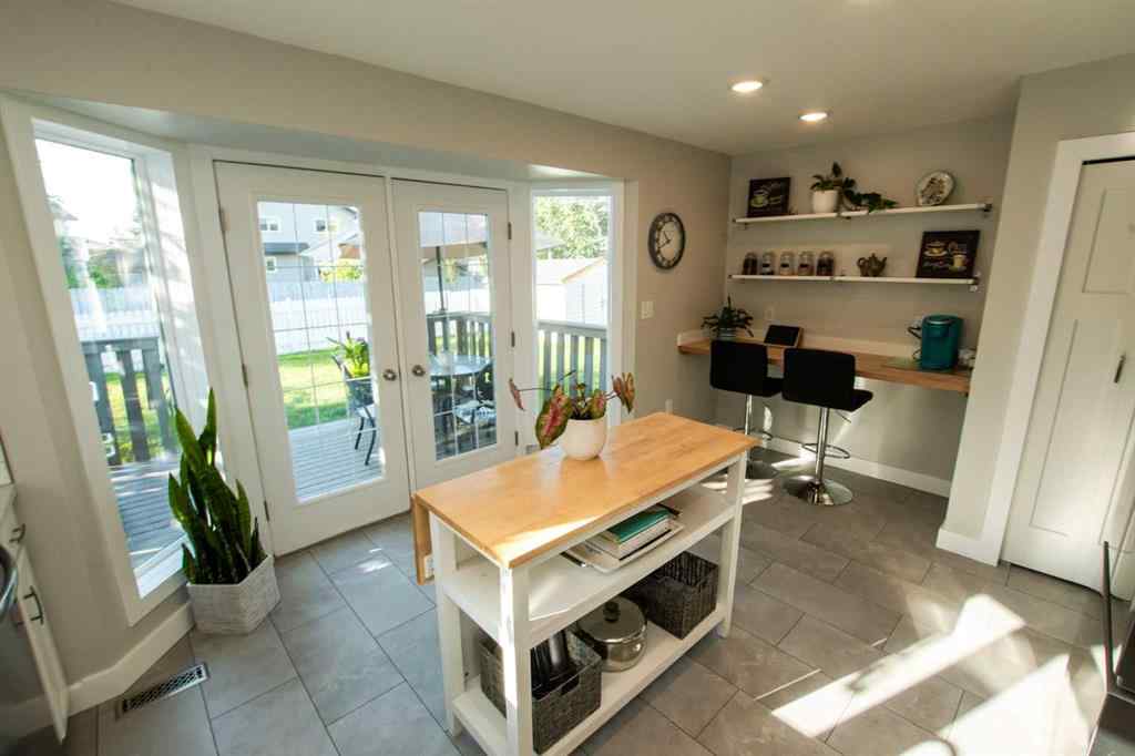 MLS® A2256786 - 9505 63 Avenue  in Country Club Estates Grande Prairie, Residential