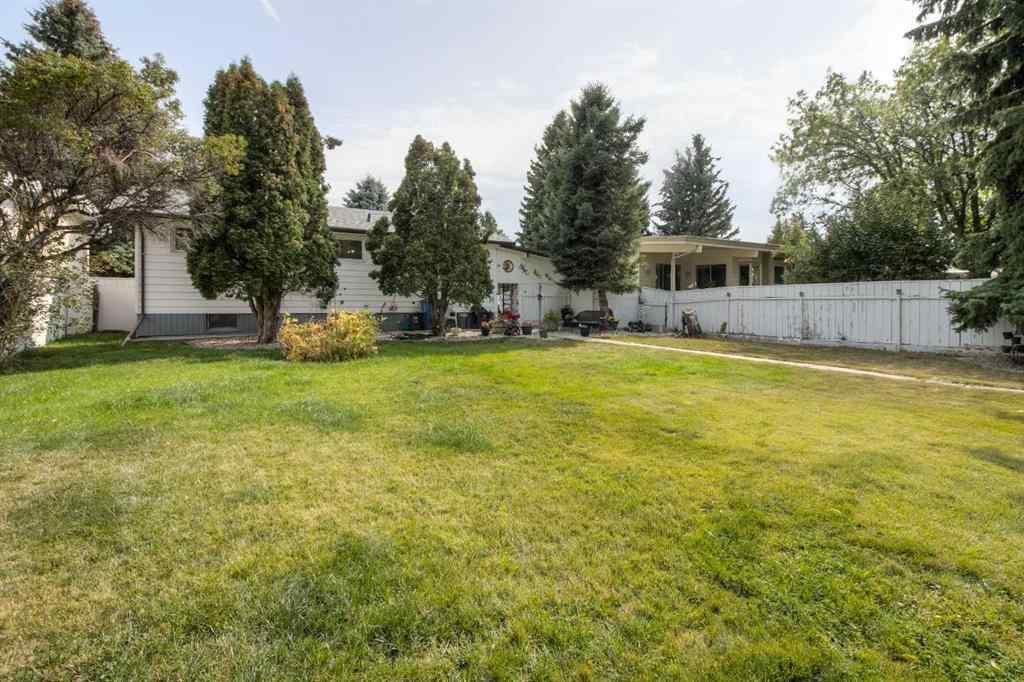 MLS® A2256819 - 1708 Lakeside Road S in Lakeview Lethbridge, Residential