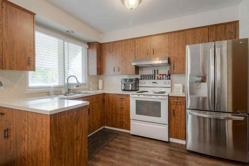 MLS® A2256819 - 1708 Lakeside Road S in Lakeview Lethbridge, Residential