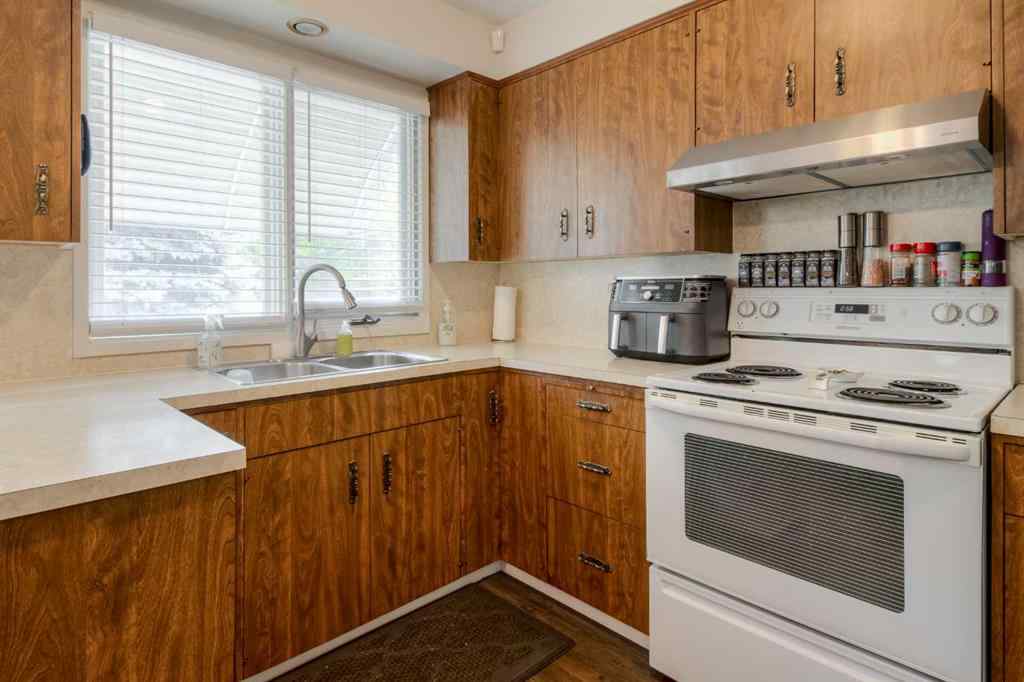 MLS® A2256819 - 1708 Lakeside Road S in Lakeview Lethbridge, Residential