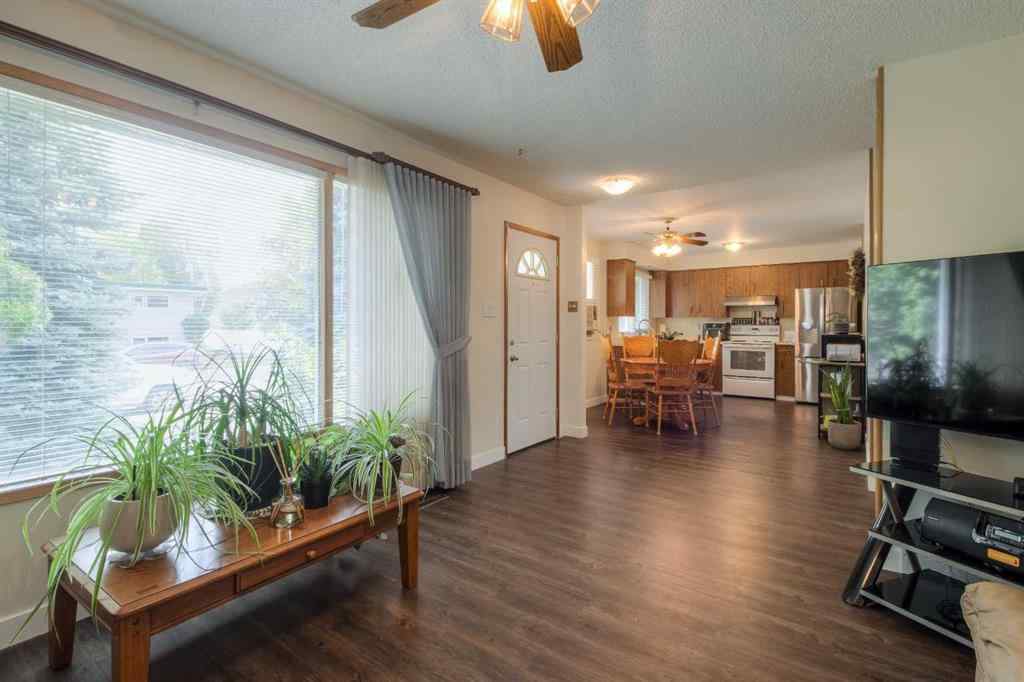 MLS® A2256819 - 1708 Lakeside Road S in Lakeview Lethbridge, Residential