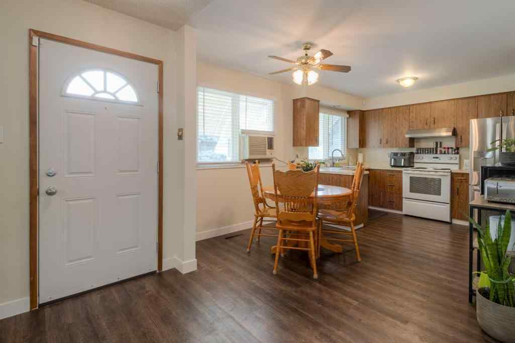 MLS® A2256819 - 1708 Lakeside Road S in Lakeview Lethbridge, Residential