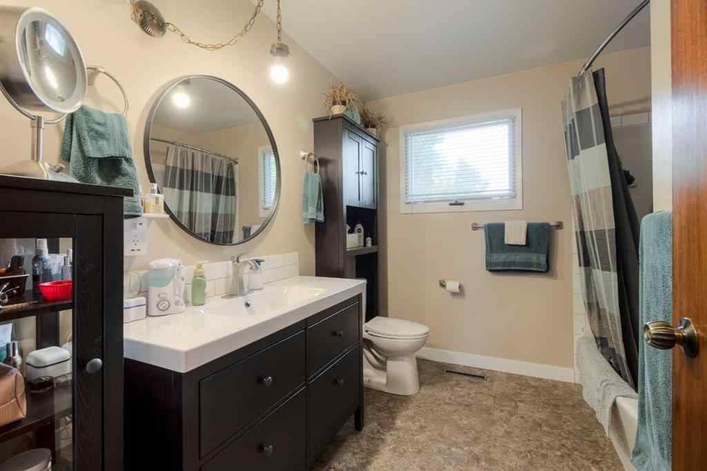 MLS® A2256819 - 1708 Lakeside Road S in Lakeview Lethbridge, Residential