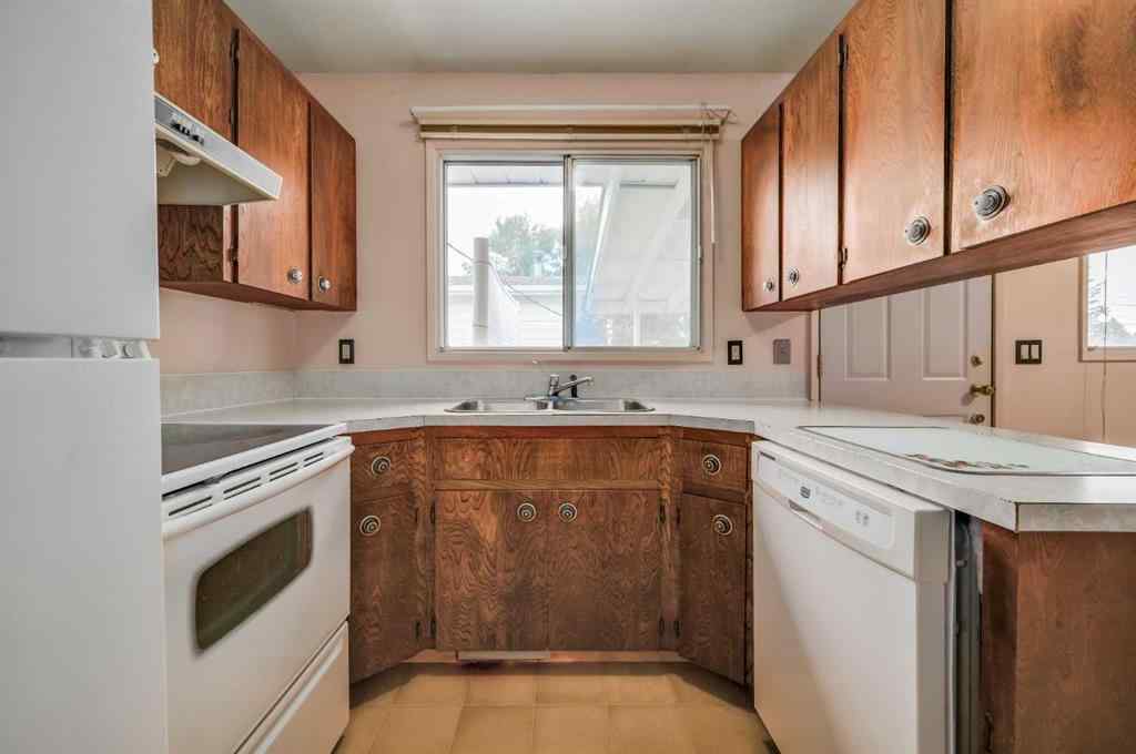 MLS® A2256826 - 3616 28 Street SE in Dover Calgary, Residential