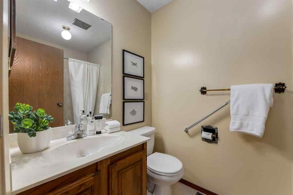 MLS® A2256827 - 20 Point Mckay Court NW in Point McKay Calgary, Residential