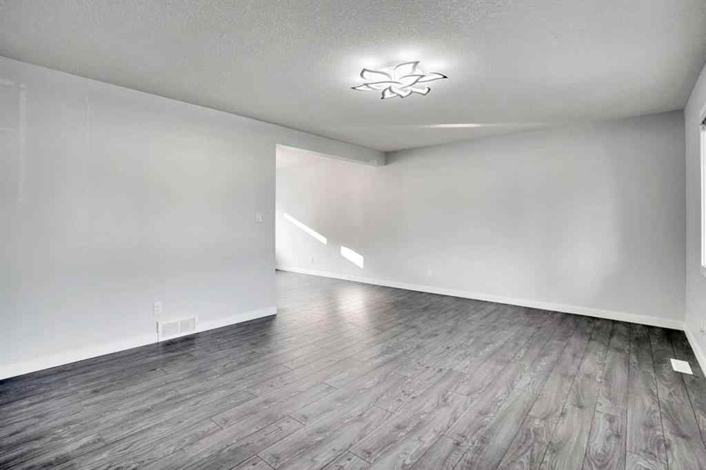 MLS® A2256836 - 7215 huntridge Hill NE in Huntington Hills Calgary, Residential