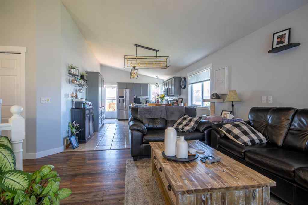 MLS® A2256847 - 1112 2 Street NE in NONE Sundre, Residential