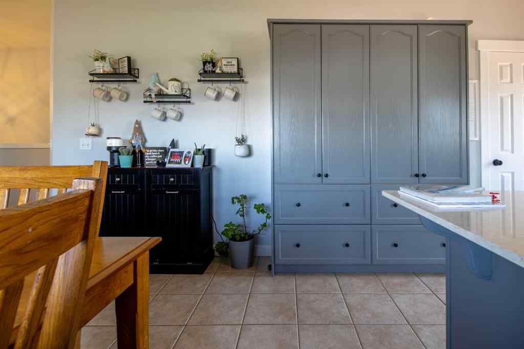 MLS® A2256847 - 1112 2 Street NE in NONE Sundre, Residential