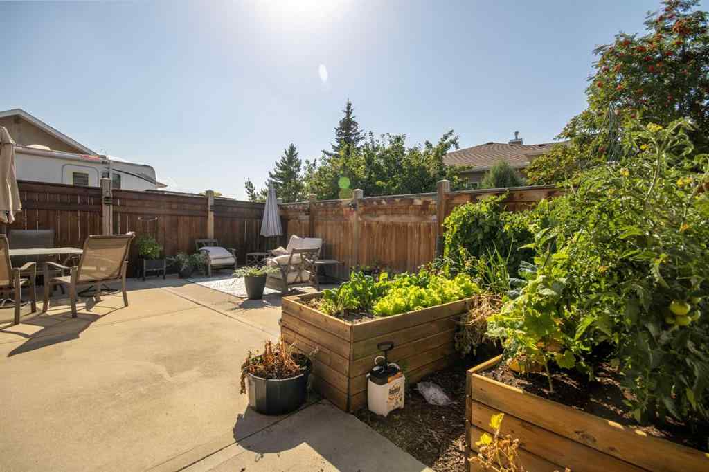 MLS® A2256847 - 1112 2 Street NE in NONE Sundre, Residential