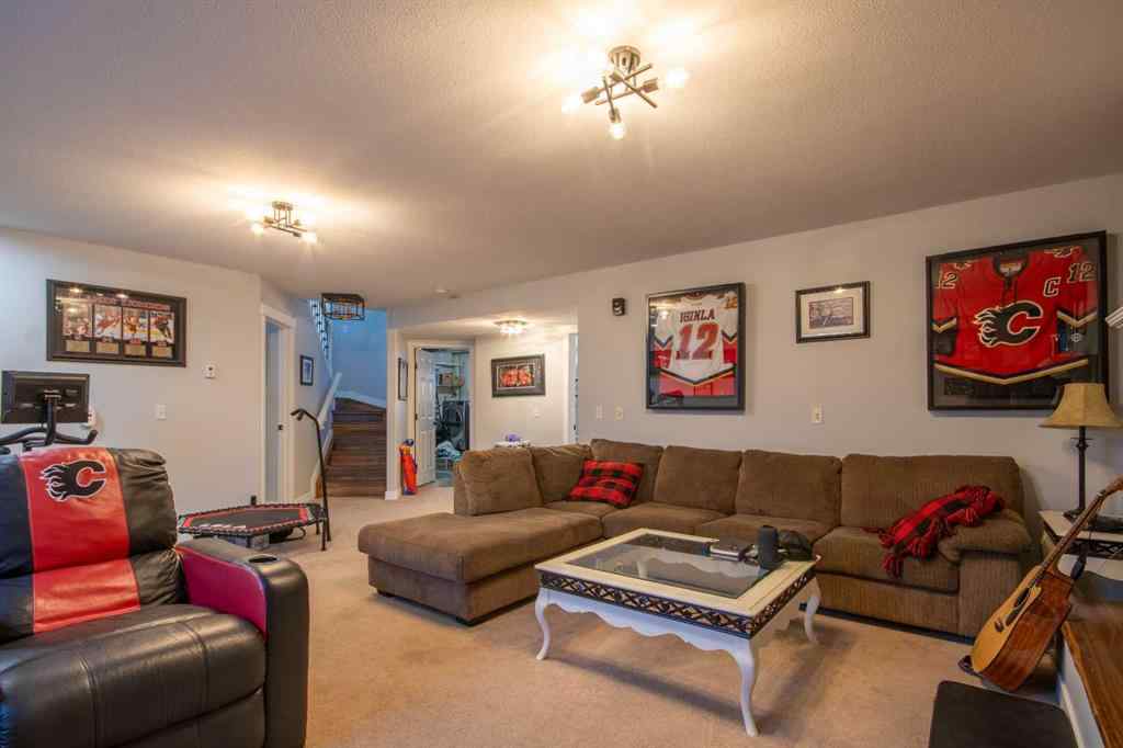 MLS® A2256847 - 1112 2 Street NE in NONE Sundre, Residential